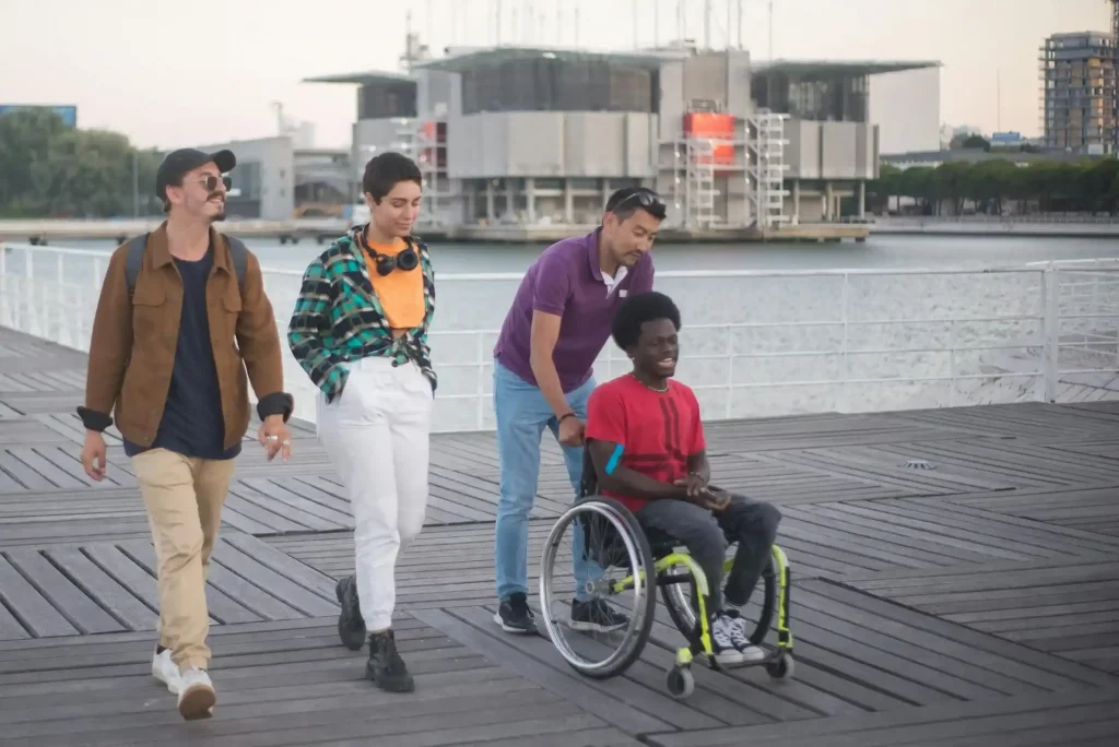 Stage fauteuil roulant pour améliorer l'accessibilité.