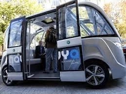 Bus autonome innovant sans chauffeur.