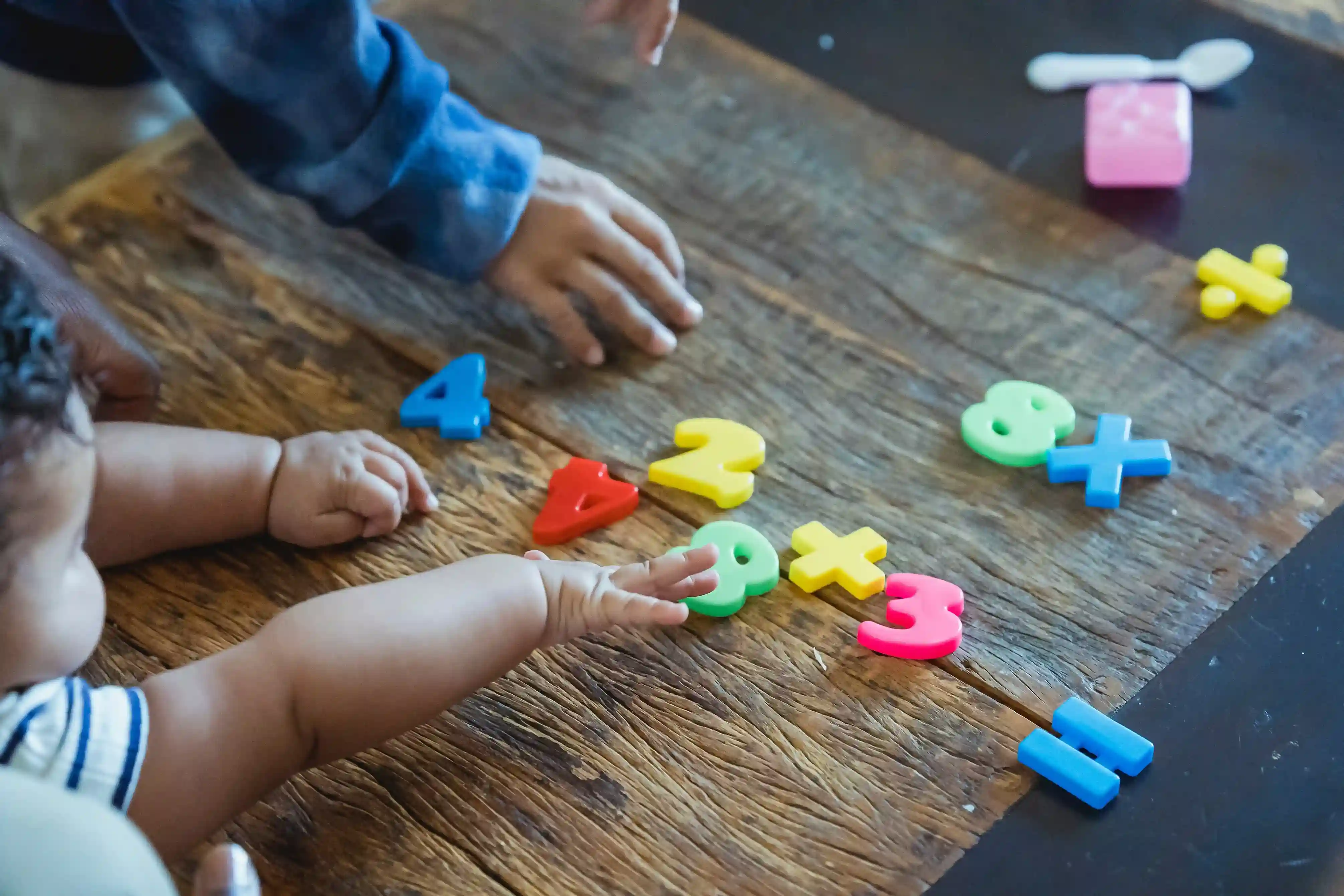 Garde d'enfants atypiques pour un développement unique.