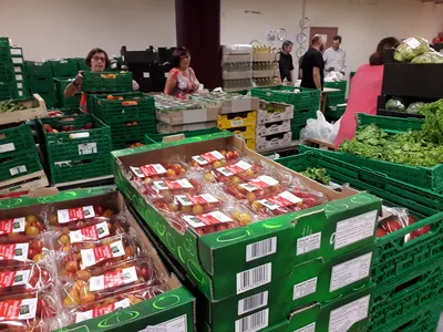 Aide alimentaire distribution pour les personnes dans le besoin.