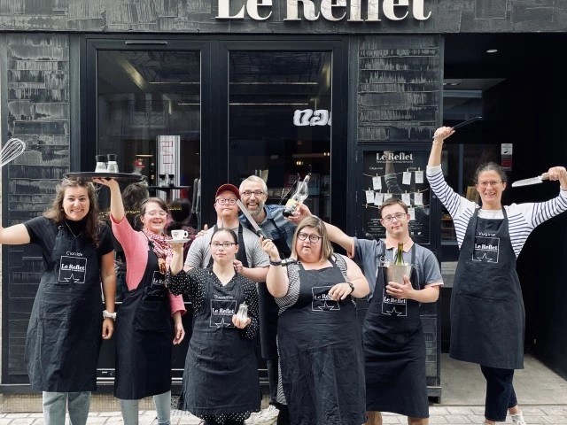 Restaurant inclusif reflet de diversité et d'accueil.