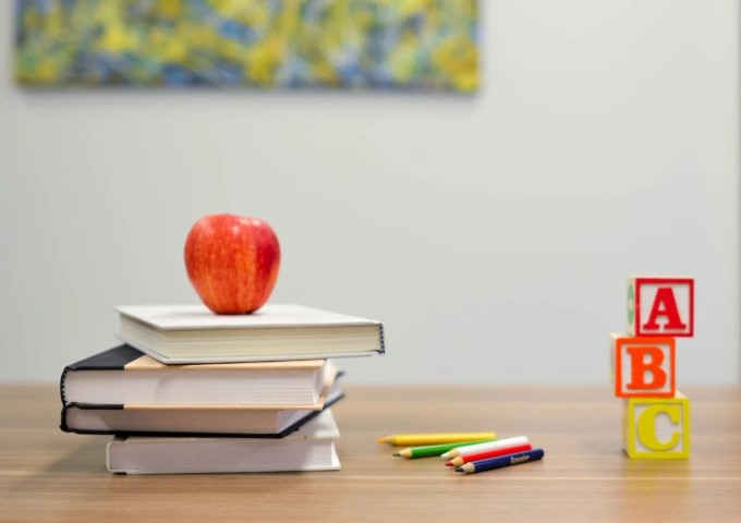 École EHPAD : une école dans un EHPAD.