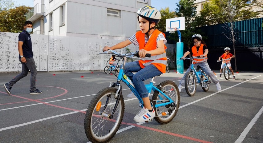 Bonnes pratiques routières lors des ateliers.