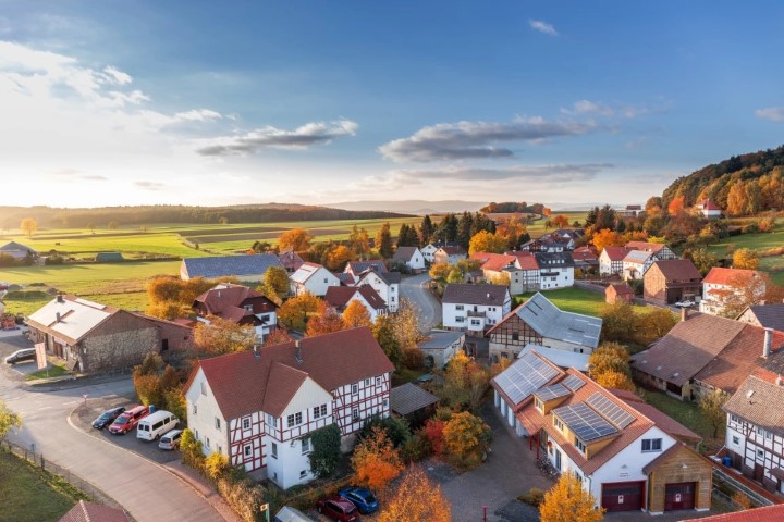 Logements sociaux pour projets agricoles durables.