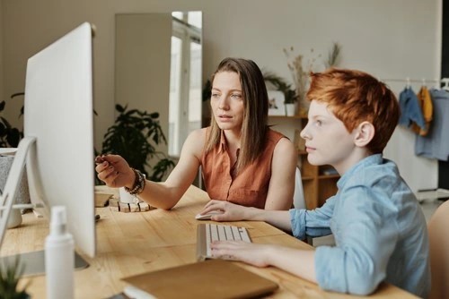 Volontariat parental : engagement des parents bénévoles.