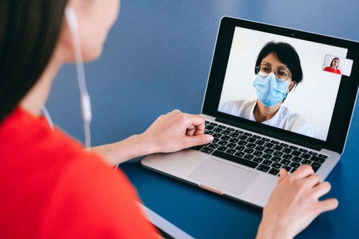 Télémédecine rurale : accès aux soins à distance.