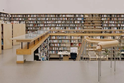 Visite virtuelle de la bibliothèque numérique.