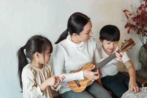 Musique petite enfance pour favoriser la communication.